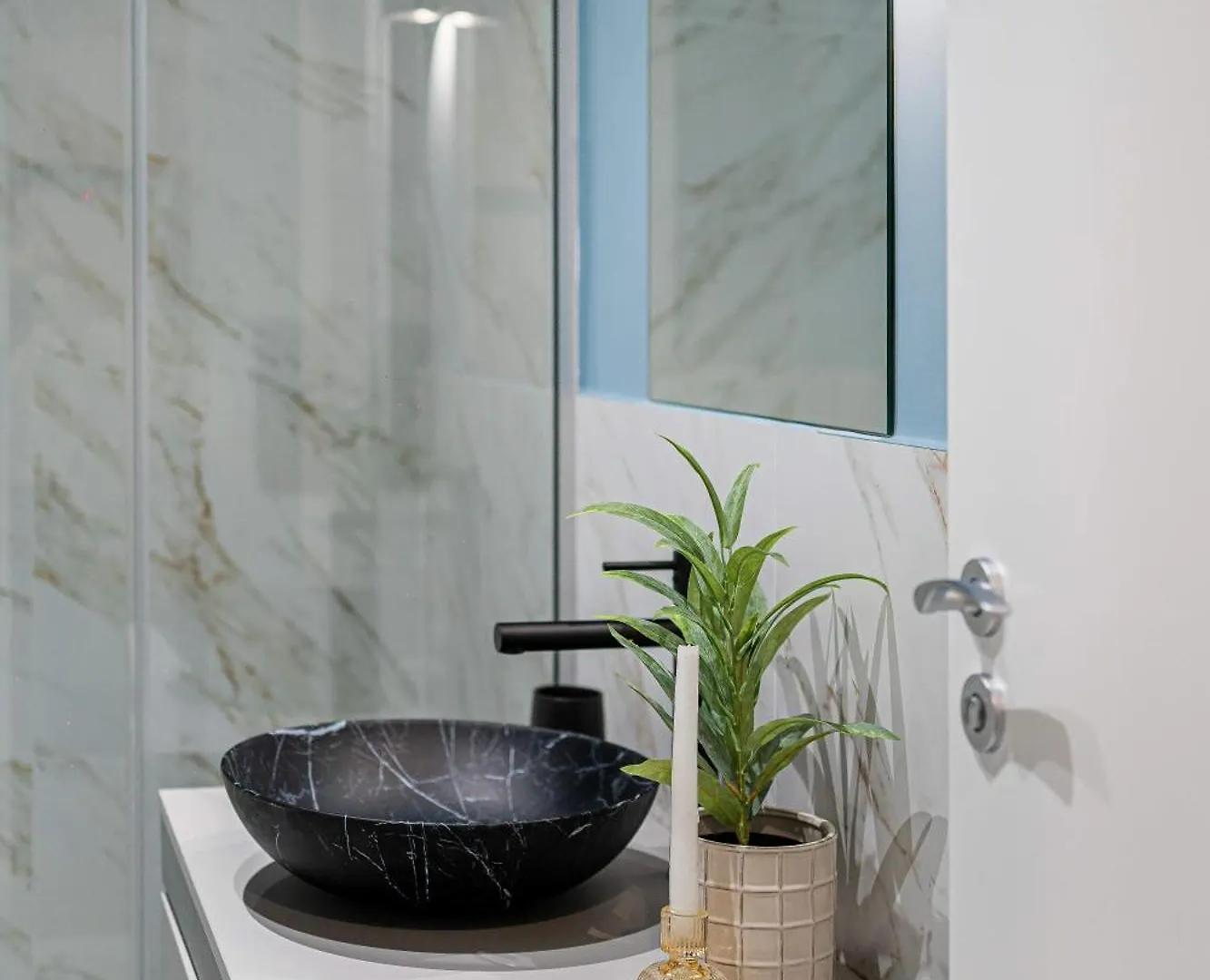 Appartement Celestial Azure - Tranquil 1Br In Piata Universitatii Boekarest